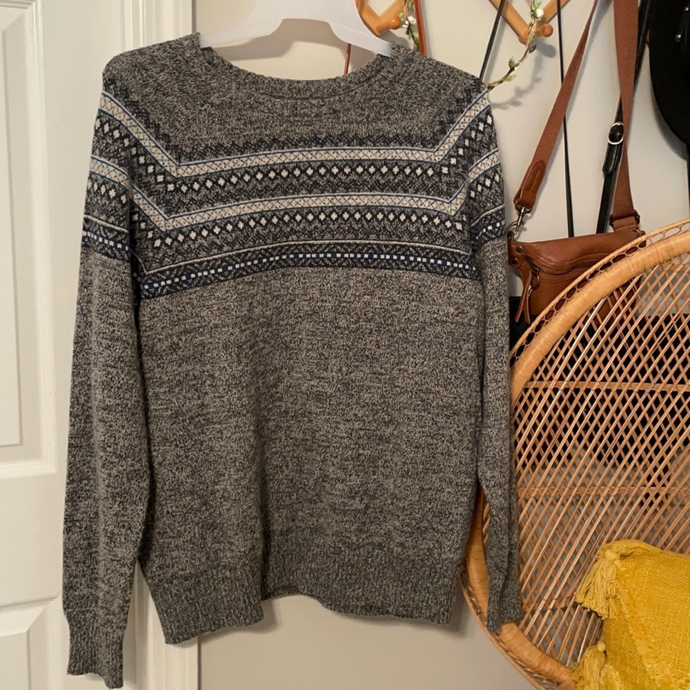Gray knit sweater with blue accent.
